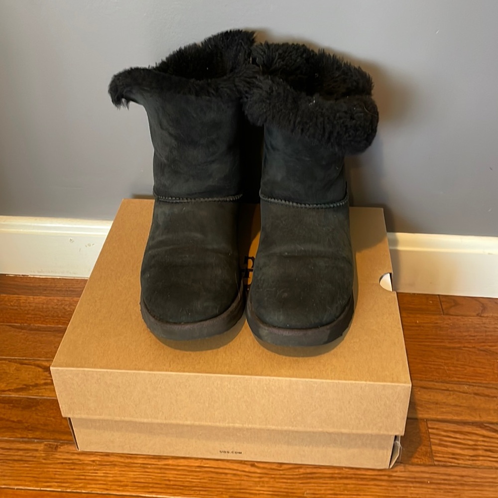 Black Ugg II Classic Cuff Boots Size 9
